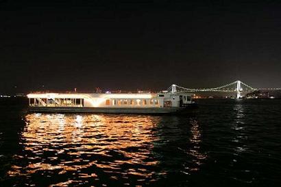 おふねの上でライブー!